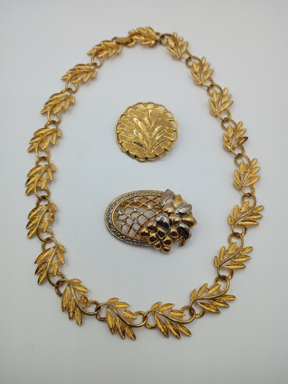 Vintage Gold-Tone Jewelry Lot – Leaf Choker & 2 Brooches